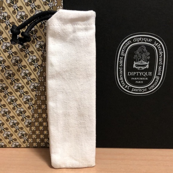 Gifted to buyer. Diptyque Authentic Cotton Pouch fits 7.5 ml bottles - Picture 3 of 3